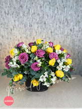 50 Rosas en Base Cerámica Negra Reutilizable