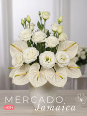 Arreglo Exótico: Anturios y Lisianthus Blancos en Florero Bowl