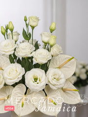 Arreglo Exótico: Anturios y Lisianthus Blancos en Florero Bowl