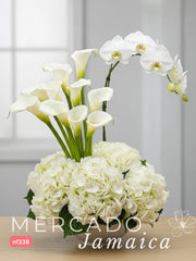 Arreglo de Lujo: Hortensias, Orquídeas y Callas Blancas