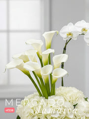 Arreglo de Lujo: Hortensias, Orquídeas y Callas Blancas