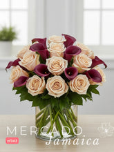 Pasión y Sofisticación: 10 Callas Moradas (rojo intenso) y 24 Rosas Princess Sofía