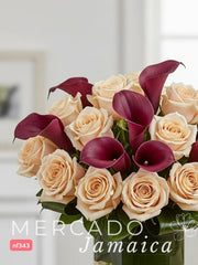 Pasión y Sofisticación: 10 Callas Moradas (rojo intenso) y 24 Rosas Princess Sofía