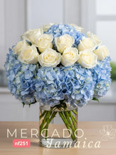 Arreglo Clásico de Rosas Blancas y Hortensias Azules