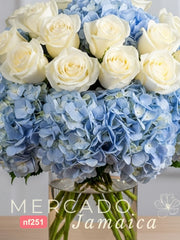 Arreglo Clásico de Rosas Blancas y Hortensias Azules