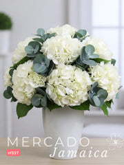 Arreglo de Hortensias Blancas: Pureza y Elegancia Clásica