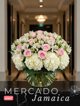 Armonía en Rosa y Blanco: Rosas, Hortensias y Alstroemerias
