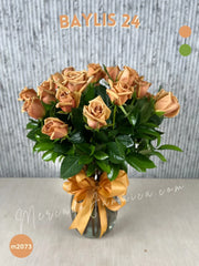 Arreglo Floral con Rosas Baylis 24 Tallos