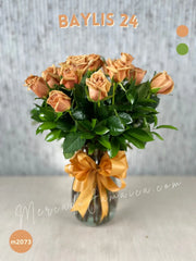 Arreglo Floral con Rosas Baylis 24 Tallos