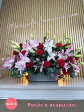 Arreglo grande con acapulcos y rosas estilo jardinera