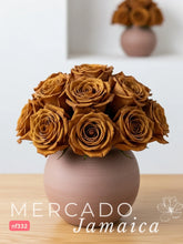 Café Latte y Pasión: Arreglo de 24 Rosas con Florero Bowl