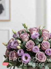 Sueños y Encanto: Arreglo de Rosas Amnesia y Lisianthus Lila
