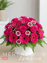 Pasión en Fuchsia: Rosas y Gerberas