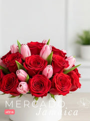 Pasión y Ternura: Arreglo de 24 Rosas Rojas y 10 Tulipanes Rosa