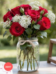 Centro de Mesa de Rosas Rojas y Gipsophilia en Florero Mason Jar México