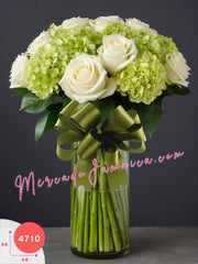 Elegancia Clásica: Rosas Blancas y Hortensias Verdes México