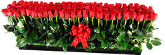 Arreglo con 100 Rosas Rojas en Base de Madera