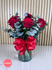 Dólar con 12 Rosas en florero de vidrio