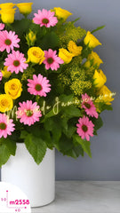 Amistad y armonía floral para celebrar con alegría rosas y margaritas !