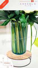 Arreglo con Flor Liatris Lila y Rosas Blancas