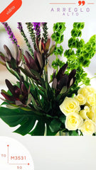 Arreglo con Flor Liatris Lila y Rosas Blancas