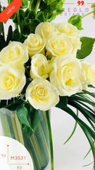 Arreglo con Flor Liatris Lila y Rosas Blancas