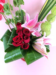 Arreglo con Anturios y Rosas Rojas