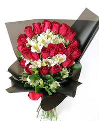 24 Rosas y Flores Blancas