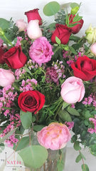 Encanto Floral Rosas y Lisianthus