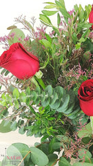 Arreglo con Rosas Rojas y Limonium