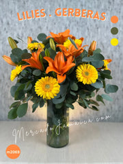 Arreglo Floral de Gerberas Amarillas y Lilies Naranja con Follaje Silver Dólar