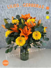 Arreglo Floral de Gerberas Amarillas y Lilies Naranja con Follaje Silver Dólar