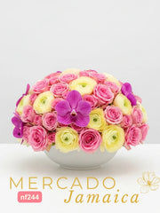 Arreglo de Lujo con Orquídeas Vanda, Rosas y Ranúnculos