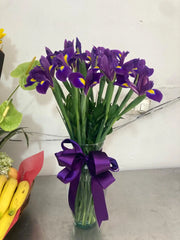 20 Iris en florero de vidrio