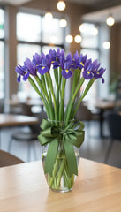 20 Iris en florero de vidrio