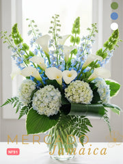 Arreglo Floral con Callas Blancas y Delphinium