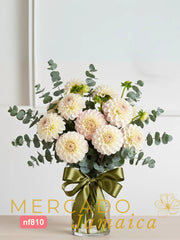 Arreglo con Dalias Crema