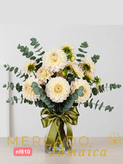 Arreglo con Dalias Crema