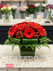 10 Gerberas Rojas con Hipericón Rojo con Toque Natural