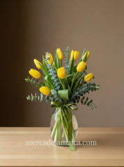 Florero con 10 Tulipanes Amarillos