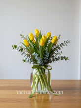 Florero con 10 Tulipanes Amarillos
