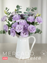 Mundo Floral con Jarra de Lisianthus