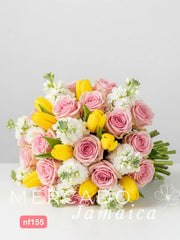 Alegría Floral: Rosas y Tulipanes