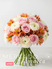 Contraste Vibrante: Rosas y Alstroemerias - Ramo Romántico