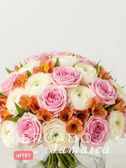 Contraste Vibrante: Rosas y Alstroemerias - Ramo Romántico