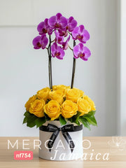 Corazón Lila con Rosas Amarillas