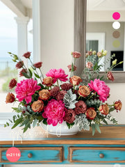 Arreglo de Peonías Fuchsia y Rosas Café Latte en Florero Ovalado