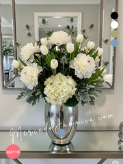 Arreglo Elegante con Tulipanes, Peonías y Toques Azules