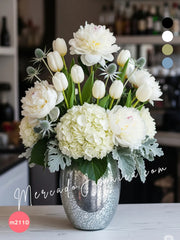 Arreglo Elegante con Tulipanes, Peonías y Toques Azules