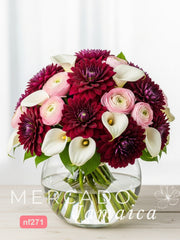 Contraste Audaz: Dalias, Callas y Ranúnculos